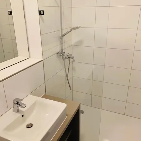 Hauptbahnhof Apartman *